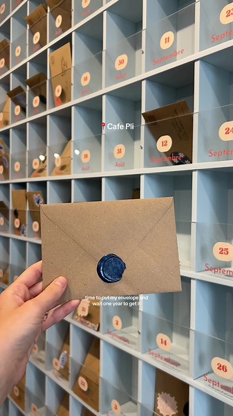 Cafe Pli: A Charming Parisian Cafe for Self-Reflection