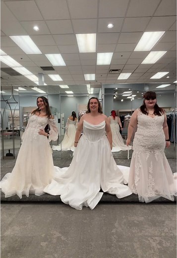 Stunning Girls in Beautiful Dresses for Weddings