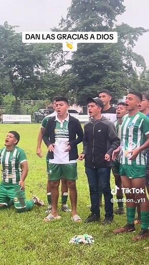 Academia de Fútbol: Alabando con Tercer Cielo