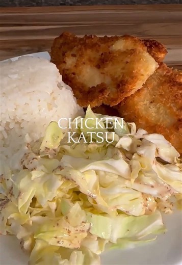 the kids requested chicken katsu 🍽️ The prep can get a little messy, but the final dish is totally worth it. Once you set up your assembly line, the coating process should be quick. *Tips: (1) You can set up your stations inside or nearby your kitchen sink for easier clean up 👍🏼. (2) You can prep more, freeze, and save for another meal. Chicken Katsu Recipe: • Chicken Tenderloin • Salt and Pepper • Korean Frying Flour • Panko Breadcrumbs • 2-3 Eggs • Oil Steps: 1. Salt chicken and place to th