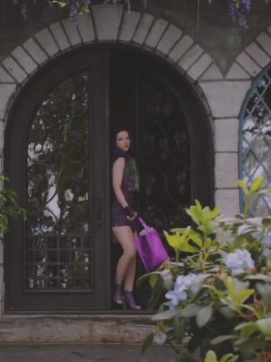 Audrey vs Uma: Descendants Fight