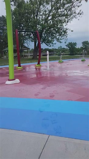SPLASH PAD UPDATE | We’ve got some great news, #WellandON! 💦 The Jumpstart Splash Pad at Rotary Club of Welland Park is NOW OPEN and just in time for the warm weather! Whether you’re looking for a fun way to cool off or a spot to enjoy some family time outdoors, this splash pad is a perfect summer stop. Want to explore more splash pad spots around the city? Check out the full list here: 👉 https://www.welland.ca/RecCulture/splashPads.asp | Welland Recreation, Sport and Culture
