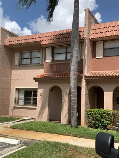 11 Madrid Ln #2-18, Davie, FL 33324 - MLS A11892538 - Coldwell Banker