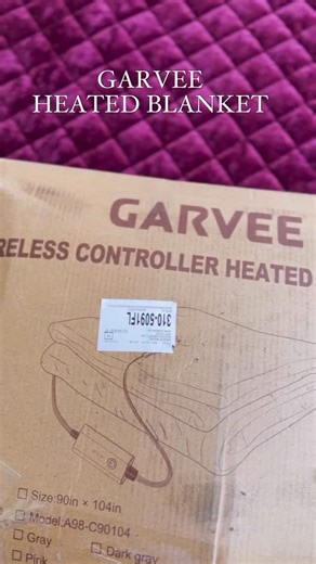 Merve Senel on Instagram: "This GarveeHome Queen Size Heated Comforter is my new go-to for chilly nights. The fluffy faux fur feels so luxurious, and with 6 heat levels + a wireless controller, staying warm has never been easier. I also love the 10-hour auto-off for peace of mind while sleeping. Perfect for the bedroom or cozy nights in the living room ✨ If you’re looking for soft, warm, and stylish bedding—this is it. 🔗 Link in bio to shop @Garvee_Official #Garvee #GarveeHome #GarveeHeatedBlan