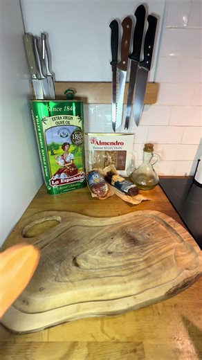 Recette de patates douces simple pour une alimentation saine. Pourrais-tu précis dans le dosage de l’huile j’utilise mon pulvérisateur d’huile. C’est l’ustensile indispensable en cuisine. Bon OK c’est pas trop une recette 🤣😅 ##recette#p#patatedoucer#recettefacileh#huilef#fyp