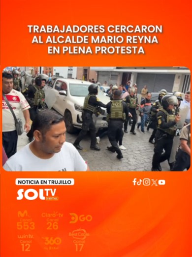 #LaLibertad #Trujillo | ENFRENTAMIENTO DURANTE PROTESTA EN MUNICIPIO Trabajadores ediles se enfrentaron a la policía al tratar de impedir que el alcalde Mario Reyna se marche del centro histórico… hay discrepancias en cuanto a la entrega de uniformes en la negociación de sus pactos colectivos. 📺🇵🇪 ¡SOL TV EN TODO EL PERÚ! Disfrútanos en: 📡 Claro TV – Canal 26 l Movistar TV – Canal 553 l DGO – DIRECTV l Win TV – Canal 12 Best Cable – Canal 17 l TV 360 Bitel Porque estés donde estés ¡siempre e