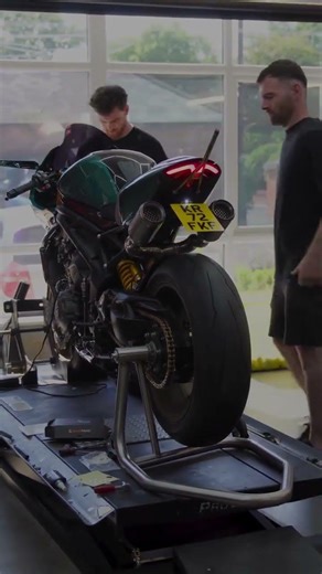 Speed ​​Triple Twin exhaust #Thorntonhundred #soundtest #TRIUMPMOTO #Speedtriple