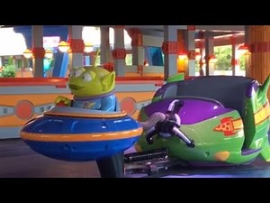 Here's what it's like to ride Alien Swirling Saucers