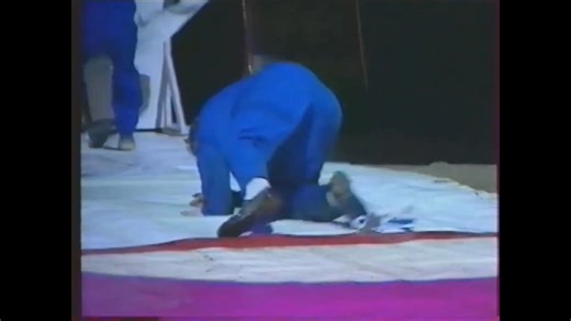 83K views · 1.2K reactions | Los tradicionales clowns Frisco y André realizando su cómico número de "empapelar una pared" utilizando herramientas características del circo físico y gestual donde ambos son parte de la tarea!!! | El Mundo Mágico del Clown | Facebook