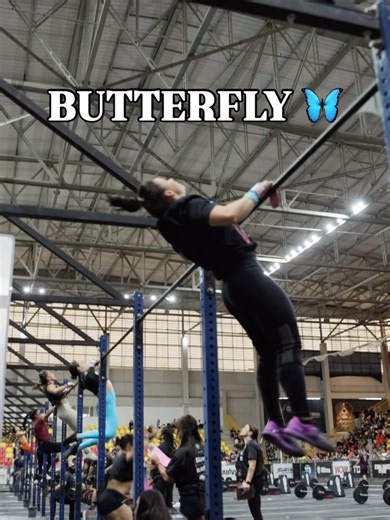 Patricia Moura | CONSTRUINDO O BUTTERFLY 🦋 O Butterfly Pull-up/Chest to Bar é muito usado no CrossFit por aumentar eficiência, velocidade e volume em... | Instagram