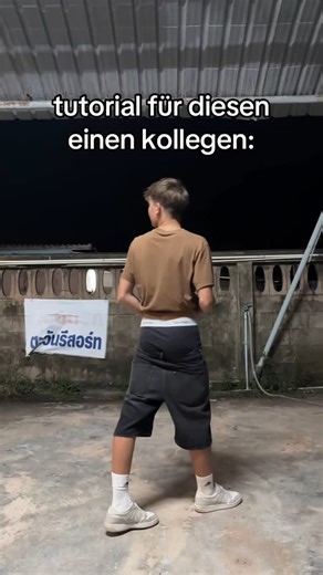 Noah & Nepo on Instagram: "es ist nicht so schwer 🙏🏽 #foryou #viralvideos #relatable #funny #fürdich #lustig #bro #sagging #tutorial"