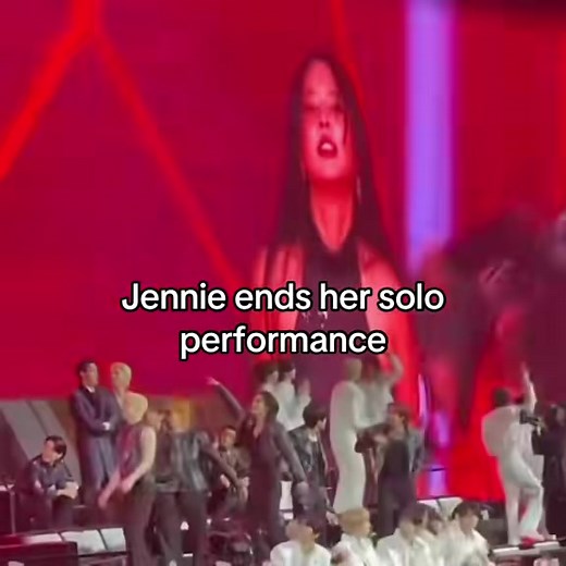 Stray Kids React to Jennie's GDA Performance