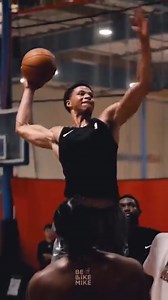 揮汗如雨的夏天💦 Carter Bryant大秀勁爆身體素質，今年馬刺球員有機會再戰灌籃大賽嗎😳 Source： https://www.instagram.com/p/DMycsKMB_v2/ | 「馬刺‧禁區模範生」