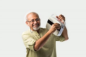 The 7 Best Radios For Seniors In 2026 - Mobility With Love