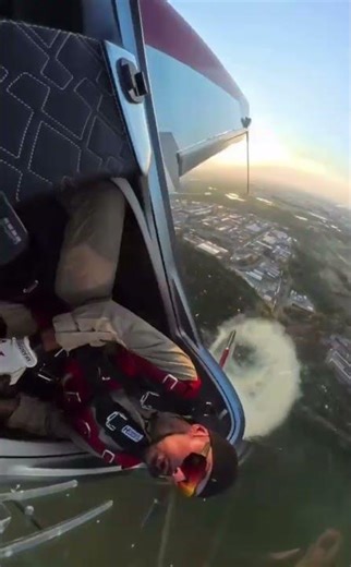 Airplane loop de loop