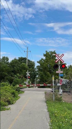 Train passing | Loud train horn | 🚂🛤️
