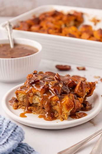 Comment RECIPE and I’ll send it straight to your DMs! Or grab it directly here 👉 https://www.bostongirlbakes.com/pumpkin-praline-bread-pudding/ | Boston Girl Bakes