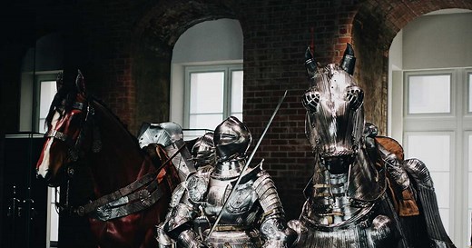 De quoi se composait l'équipement d'un chevalier au Moyen Âge ?