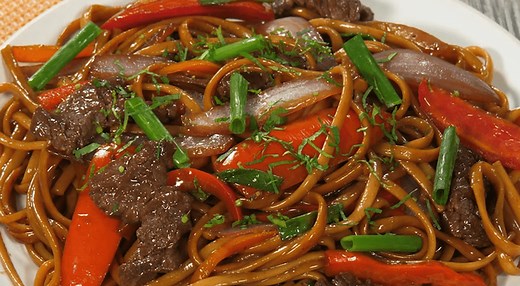 Tallarín saltado: receta peruana (VIDEO)