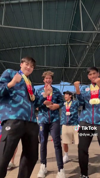 หนักคอหวะ🤣 @ปอเอเปไม้โทเป้🎒 @KT Kittapart @คนบางคนผ่านมาให้รัก