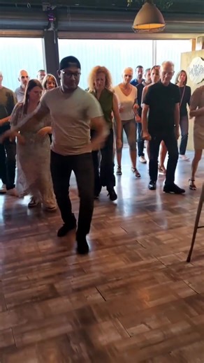 bailando bachata beginners solo #bailandobachata #bailando #bachata #chayanne #bachatadance #coupledance #bachatatutorial #francecouple