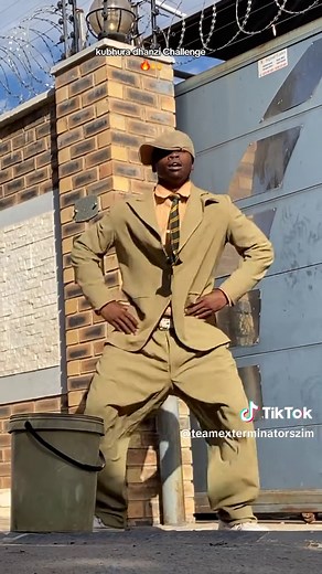 kubhura danzi challenge 😂🔥 new dance challenge 🕺💯🇿🇼 hulengende ft Madedido 🔥💯@Hulengende Mukambo Zw @Sir Maluva (HWABADA ) @MADEDIDO MADEDE #zimbabwe #hulengendeftmadede#kubhuradanzi#zimbabwetiktok🇿🇼🇿🇼🇿🇼🇿🇼 #madedido