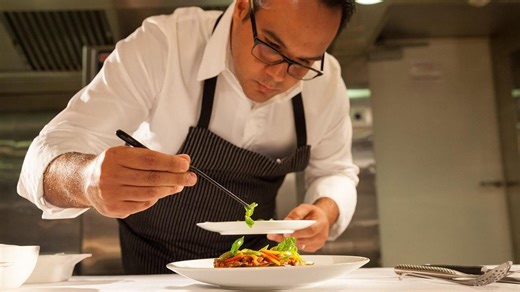 12 nations that spend the most on dining out