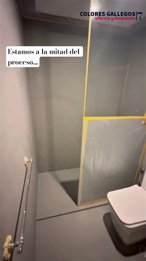 Proceso de aplicación del microcemento en un baño con plato de ducha de obra #microcement #reforma