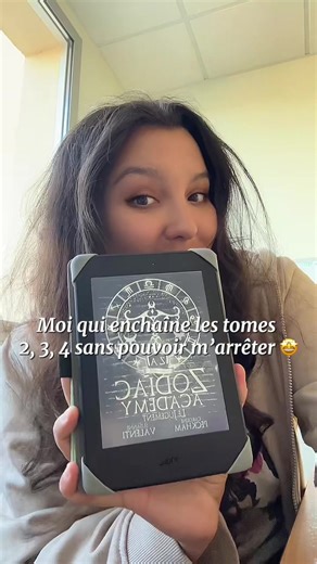 Une vraie addiction 😱🤩 #lecture #booktokfr #zodiacacademy