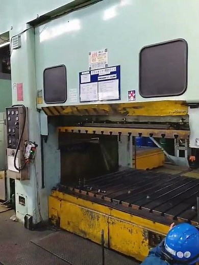 アイダ500ton 2ポイントリンクモーションプレス Model PMX L2 500 1 245 180 AIDA 500 Ton PMX Progressive Die Press