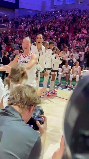 UConn WBB’s starting lineup introduced at Gampel for first time in 2025-26 season
