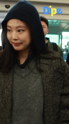 Be honest… who else could pull this hat off besides JENNIE?👀🧢 #Jennie #제니 #kpop #dispatch Vote for your bias. Chang the ranking! 👉https:// www.dipebeta.app/ | dispatch news