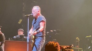 "Two Hearts" Estreno durante la gira 2023 esta noche,en el tercer y último concierto en el MetLife Stadium de East Rutherford en New Jersey. Video gracias a Spring-Nuts https://twitter.com/SpringNuts_/status/1698498913429270677 | Springsteen & Rock Music