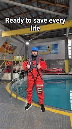 Today we train by the pool to always stay ready 🛟💪#lifeguard #training #pool #rescue #shorts #fyp #