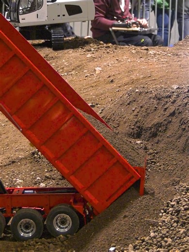 RC Truck Mercedes-Benz Unloading at Construction Site