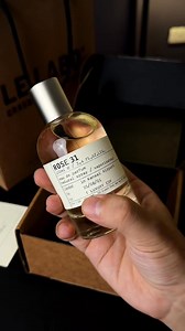 🌹 Rose 31 – The Iconic “Genderless” Fragrance by Le Labo ✨ Have you tried Rose 31 yet? A world-famous scent that redefines what a rose can be. ✔️ Top notes: Grasse rose – soft and elegant ✔️ Heart notes: Cedarwood and spicy pepper ✔️ Base notes: Musk – warm, deep, and incredibly long-lasting One bottle, two personalities: 🌹 Gentle when you’re close, 🔥 Bold when you walk away. 👉 Send us a message now for personalized consultation and a special offer this week! #Rose31 #LeLabo #PerfumeLover #U