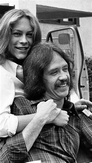 The Horror Strain 🎃 on Instagram: "Mick Garris interviews Jamie Lee Curtis // Early 1980s Master Of Horror Mick Garris has conducted so many amazing interviews from different eras of horror filmmaking… seek his interviews out on YouTube 🎃 #MickGarris #JamieLeeCurtis #Halloween #Horror #FYP"