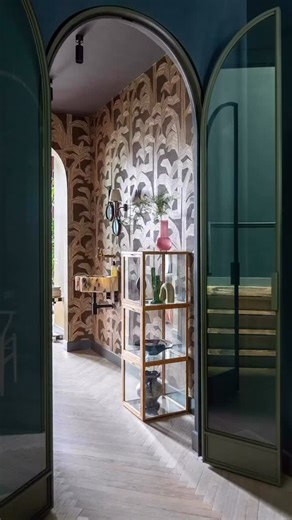 One of Our favorite arte wallpaper is taking the interior design world by storm! Not only does it add personality and charm, but it also creates an atmosphere that feels uniquely yours. From bold patterns to subtle textures, there’s an arte wallpaper to suit every style. 🖼️💖 Imagine walking into a room that feels warm, inviting, and oh-so-fabulous! Elevate your home decor game and let your walls do the talking. What’s your favorite wallpaper style? Let us know in the comments below! 👇🗨️ #Art