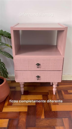 Transformação da Mesinha de Cabeceira em Rosa Retrô