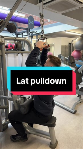 How to use the Lat pulldown machine 🔥 #gym #fitness #foryou