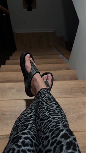 The Crocs Getaway Gem Triangle Flip Flops just dropped and they are stunning 😍 #crocs #crocssandals #womenssandals #sandalsforwomen #sandals