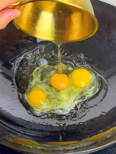 Two Egg Fried Rice Variations: Crayfish vs Black Pepper Beef