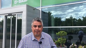 Eigentlich sind die Türen des Besucherzentrums wegen der Corona-Beschränkungen geschlossen, doch am kommenden Samstag, 9. Mai, stehen sie zumindest virtuell weit offen: Via Facebook Live können Nachbarn, Mitarbeiter und alle Interessierte einen interaktiven Rundgang durch drei Bereiche der Ausstellung unternehmen und sogar etwas mehr sehen als bei den üblichen Führungen an den Erlebnis-Samstagen 🤓😳 In jeweils zehnminütigen Kurzführungen führt der erfahrene Besucherbetreuer Pasa Marifet Kayoglu