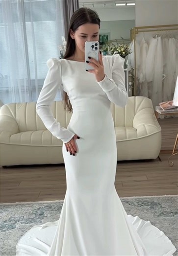 A timeless mermaid gown in pure white 🤍 Clean lines, classic elegance, and a silhouette that speaks without words. For the bride who believes true beauty never needs to be loud🤍 #pronovias #bride #trend #weddingdress #weddingday