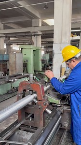 Machining ACME screw on a lathe requires a very talented and patient operator ✅ | مصنع الجندى للصناعات المتطورة-El Gendy for Advanced Industries