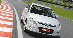 Hyundai i30 usado tem teto solar e ar automático por menos de R$ 50.000
