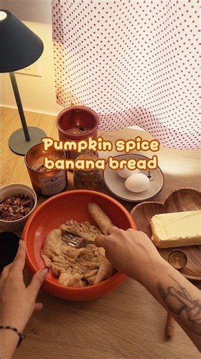 Ya se siente el otoño 🍂 Pumpkin spice banana bread 🍞🍌