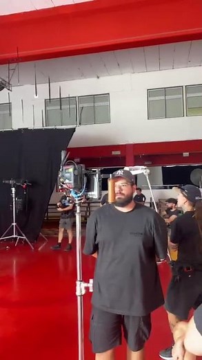 Detrás de cámara 🎥💫 Alma Zarza grabando su primer videoclip