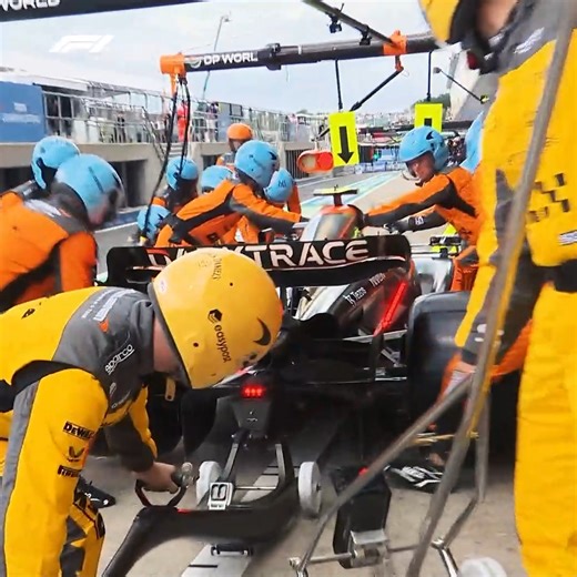 Superb from McLaren! 💪 This rapid stop for Lando Norris earned the British team the DHL Fastest Pit Stop Award at Silverstone 👏 >> https://f1.com/DHL-FastestPitStop | F1
