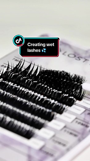Creating wet lash extensions is my favourite 😍 theyre so easy and the result is always breathtaking! How do you feel about the growing wet lash trend? 👀 #eyelashextensions